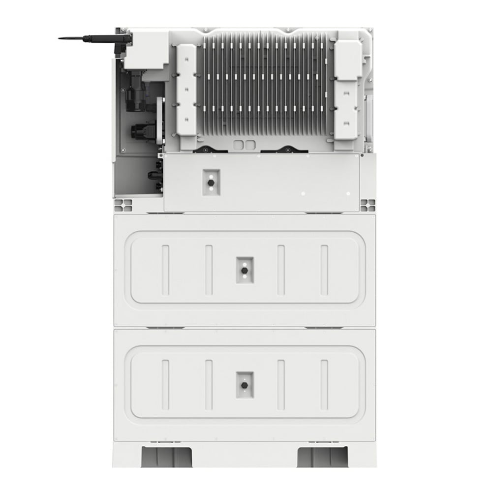 Rückansicht des Solax X1-IES Speichersystems mit Wechselrichter, 2 Batterien und BMS; sichtbare Lüftungsschlitze Rückansicht des Solax X3-IES Speichersystems mit Wechselrichter, 2 Batterien und BMS; sichtbare Lüftungsschlitze