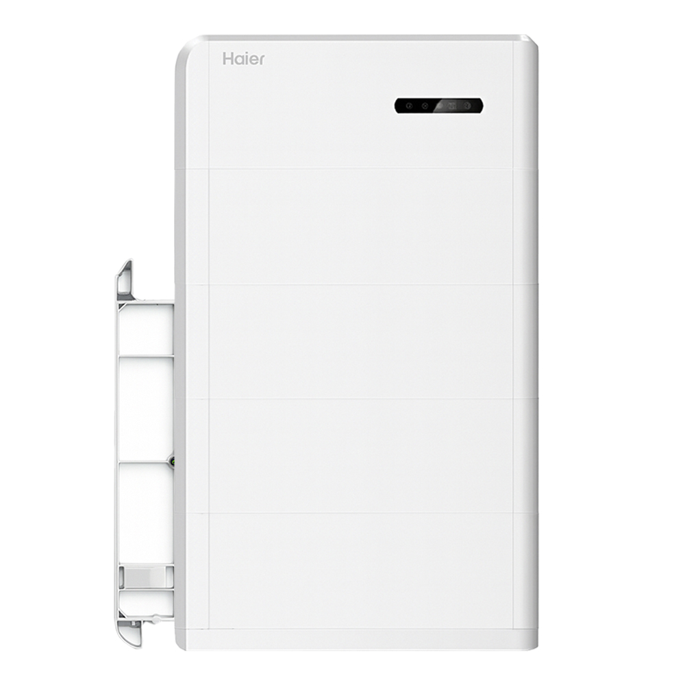 Weißes Haier Smart Cube Speichersystem mit Smart Cube Wechselrichter, 4 Batteriemodulen und Montagekit