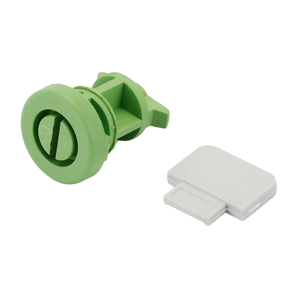 Nahaufnahme des Plastikschlüssels, dazu liegt daneben der grüne Verschluss