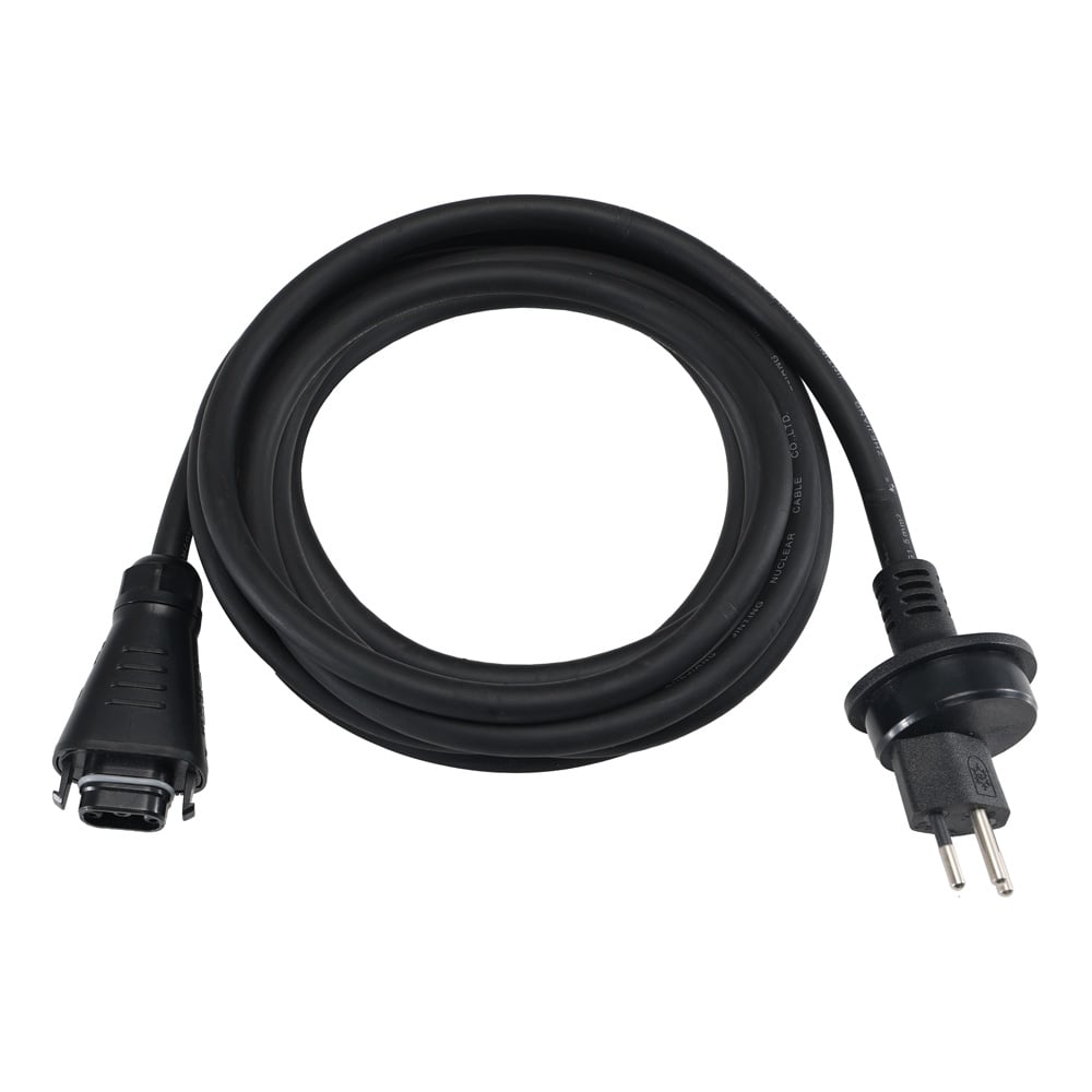 Schwarzes 5 Meter Netzkabel mit Schweizer Typ-13-Stecker und BC05-Anschluss, aufgerollt
