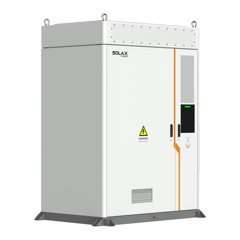 Schrägansicht von links: weißer Solax AELIO-B200 Energy Storage mit Lüftungsgitter und Stop-Knopf