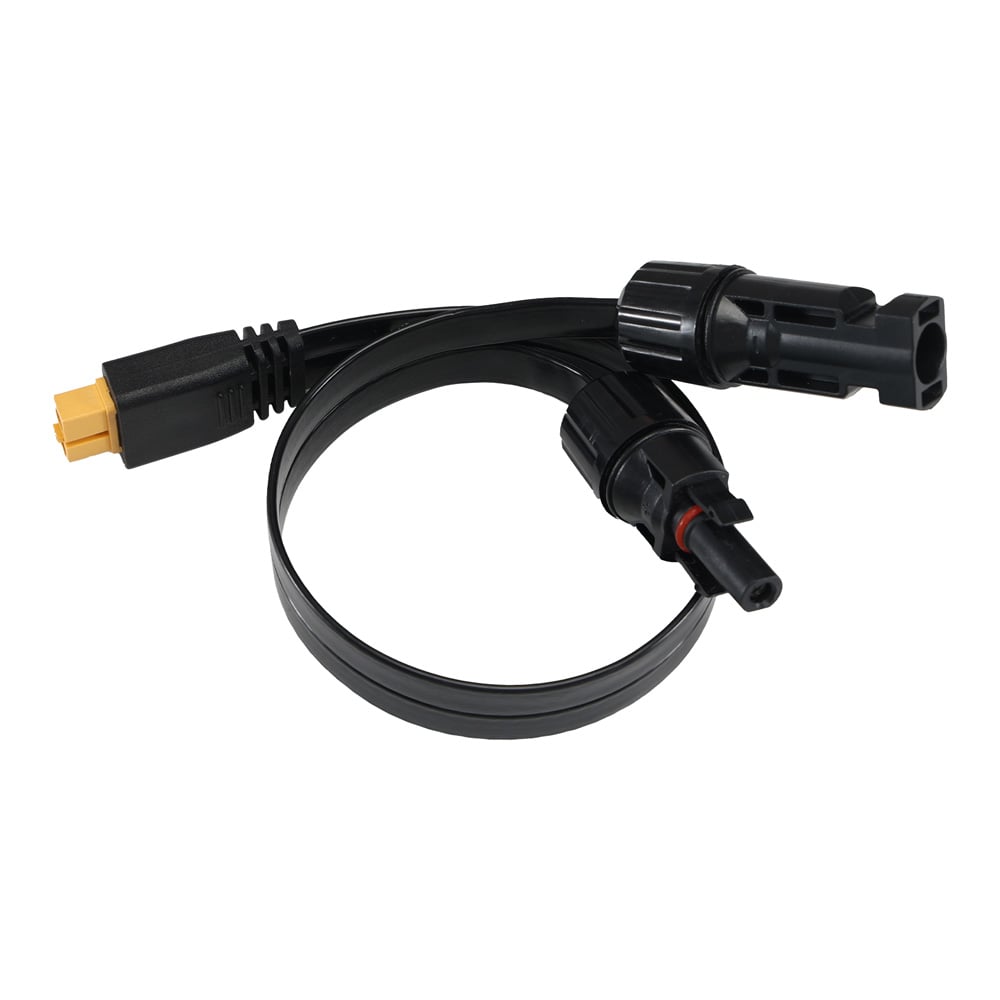 Superflaches 2,5 m XT60-zu-MC4 Verbindungskabel mit schwarzen Steckern und flachem 4 mm² Kabel auf weißem Hintergrund