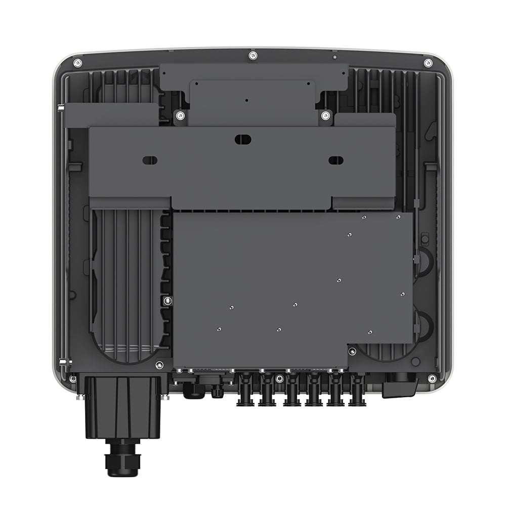 Schwarze Rückseite des Solax X3-Pro-12K-G2 Inverters mit Lüftungsgittern
