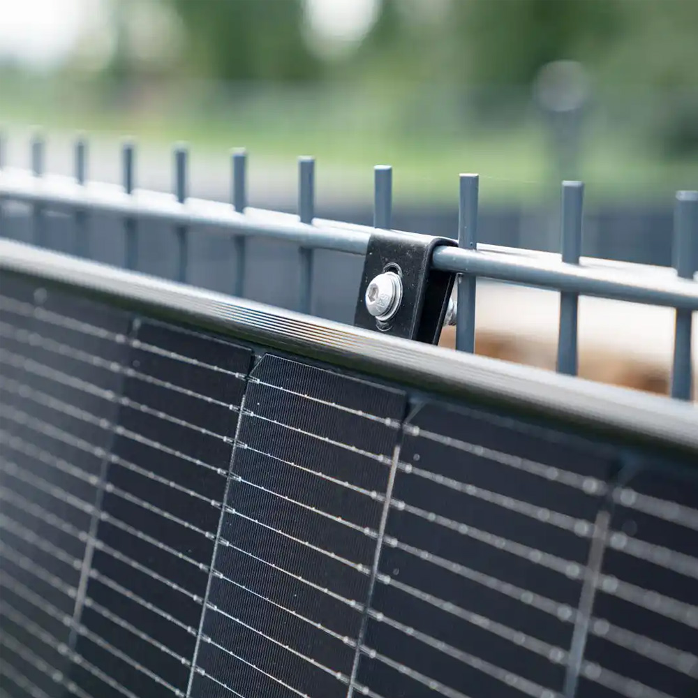 Detailansicht montiertes PV Modul Befestigung oben