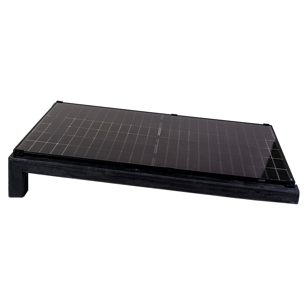 Solarmodul angebracht an einem anthraziten 6 Grad Wattstone Betonsockel