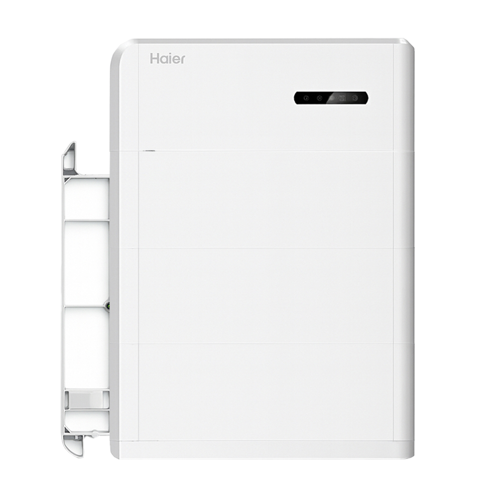 Weißes Haier Smart Cube Speichersystem mit Smart Cube Wechselrichter, Batteriemodulen und Montagekit