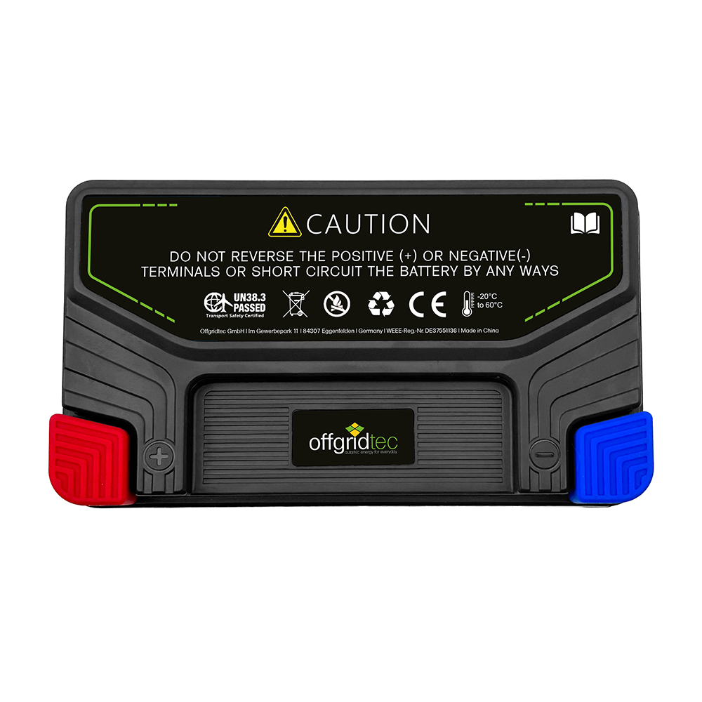 graue Motorradbatterie Sicht von oben mit Batteriepolen