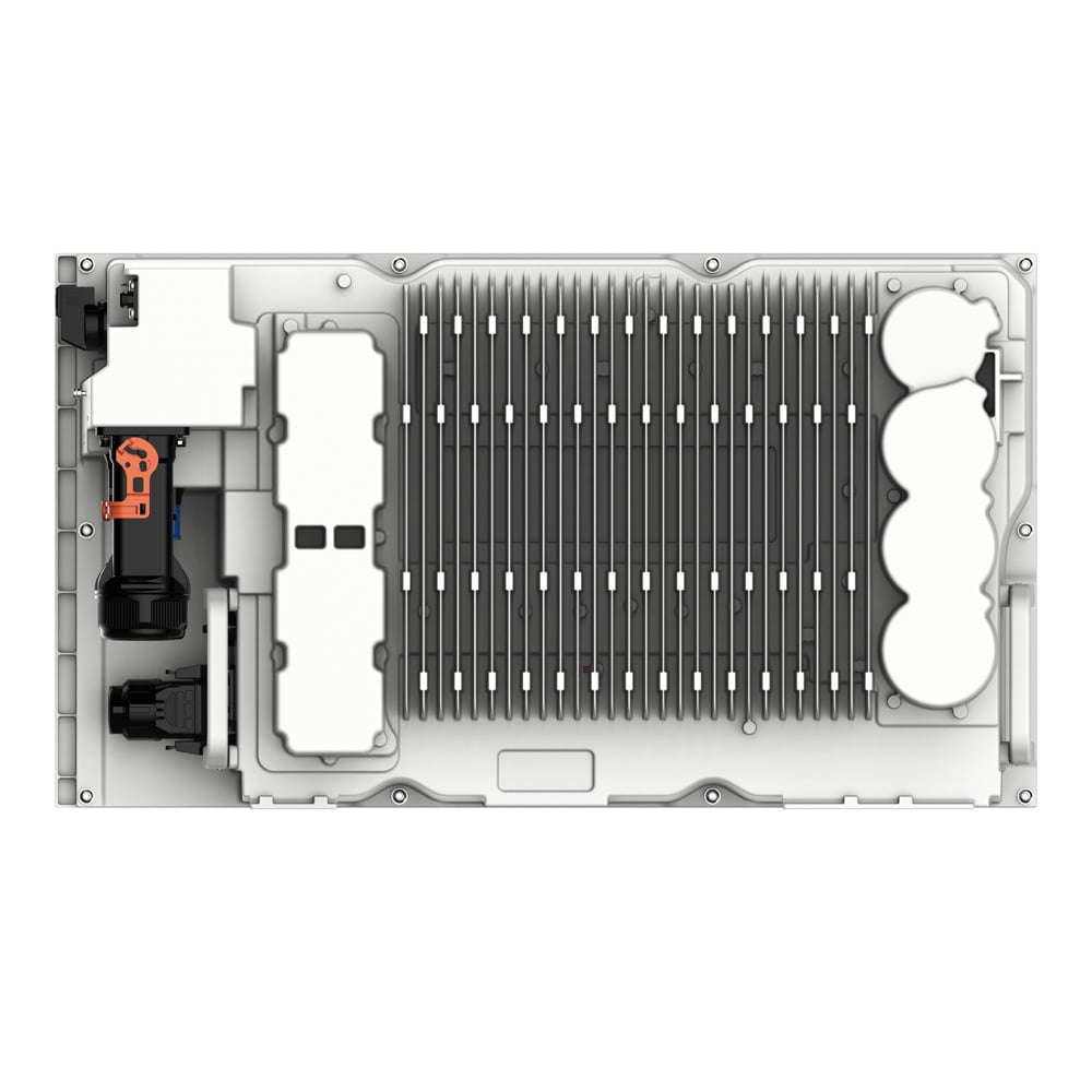 Rückseite des weißen Solax X3-IES-5K AFCI Inverter mit Lüftungsgitter und Anschlüssen