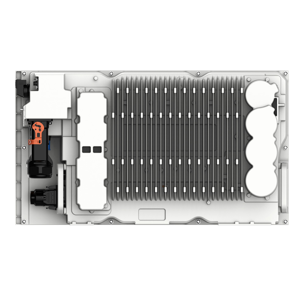 Rückseite des weißen Solax X3-IES-4K Inverter mit Lüftungsgitter und Anschlüssen
