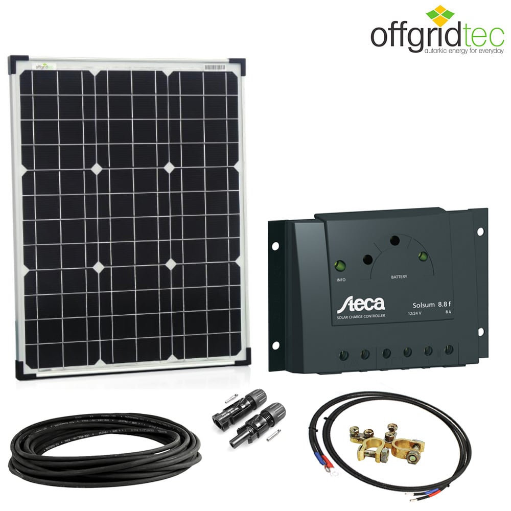 Solaranlage mit allen Komponenten, Solarmodul, Solarladeregler und Verkabelung