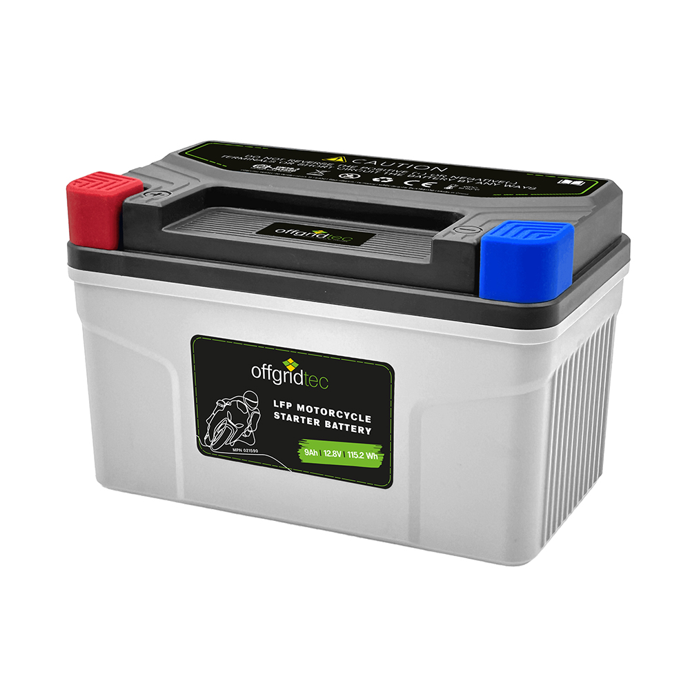 graue Motorradbatterie schräge Frontansicht rechts