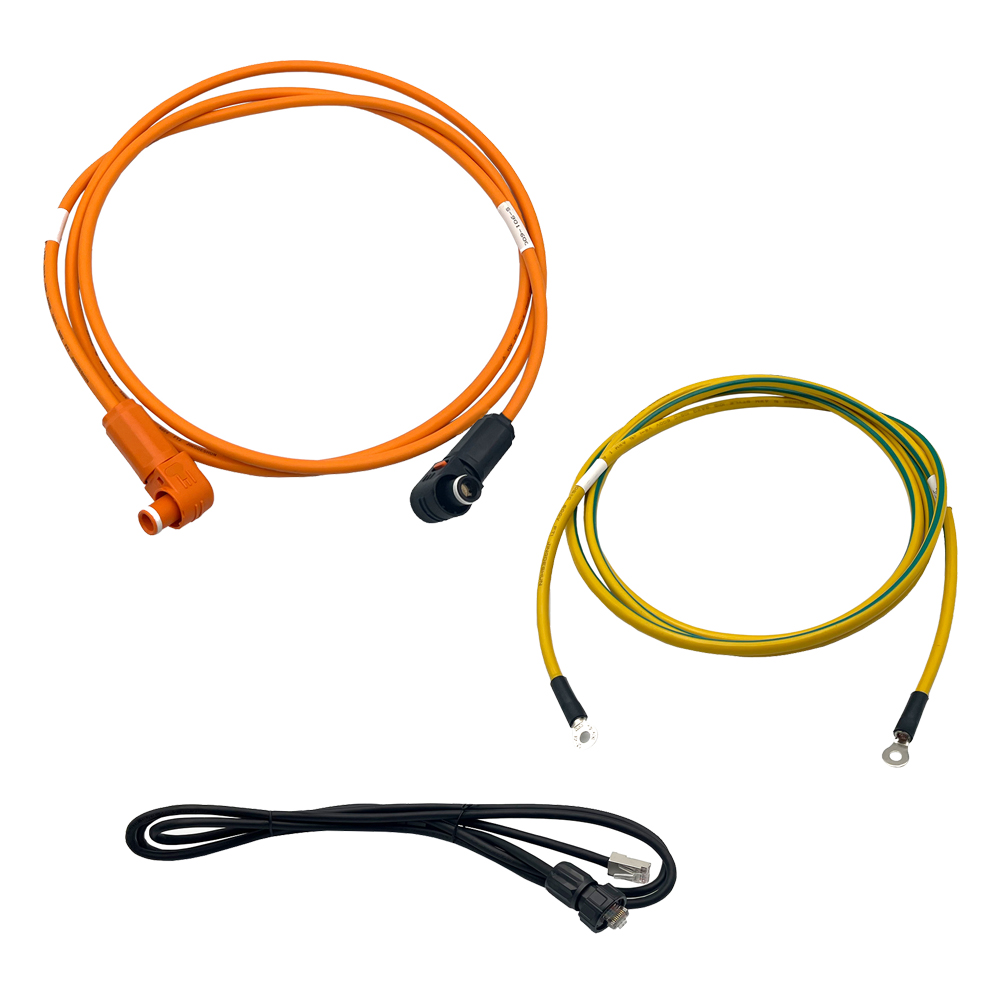 3 Kabel mit Anschlussstücken in orange, gelb und schwarz