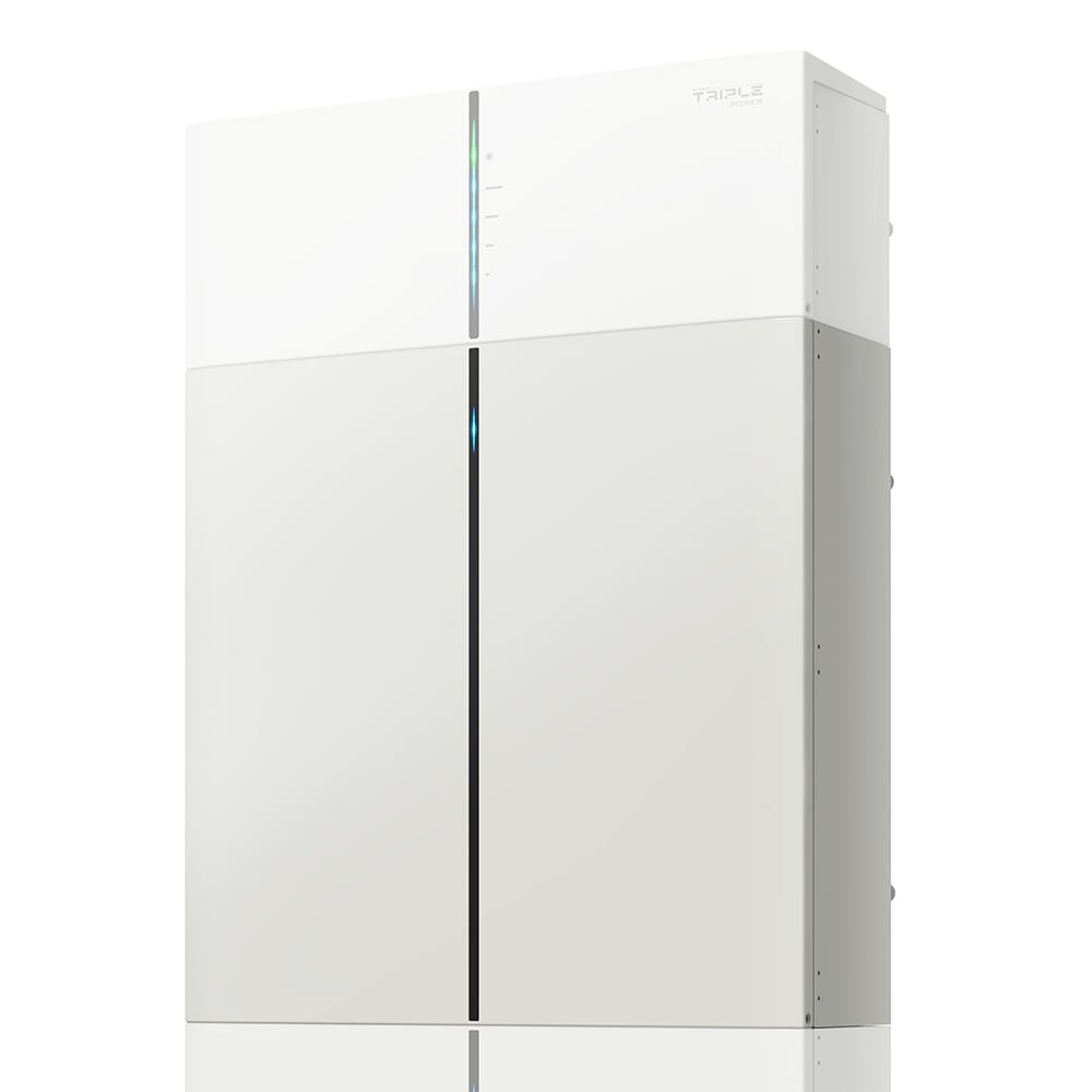 Schrägansicht rechts: Solax HV10230 LFP Batterie 3kWh in weiß mit LED-Statusleiste vorne; oben erkennt man das zugehörige BMS