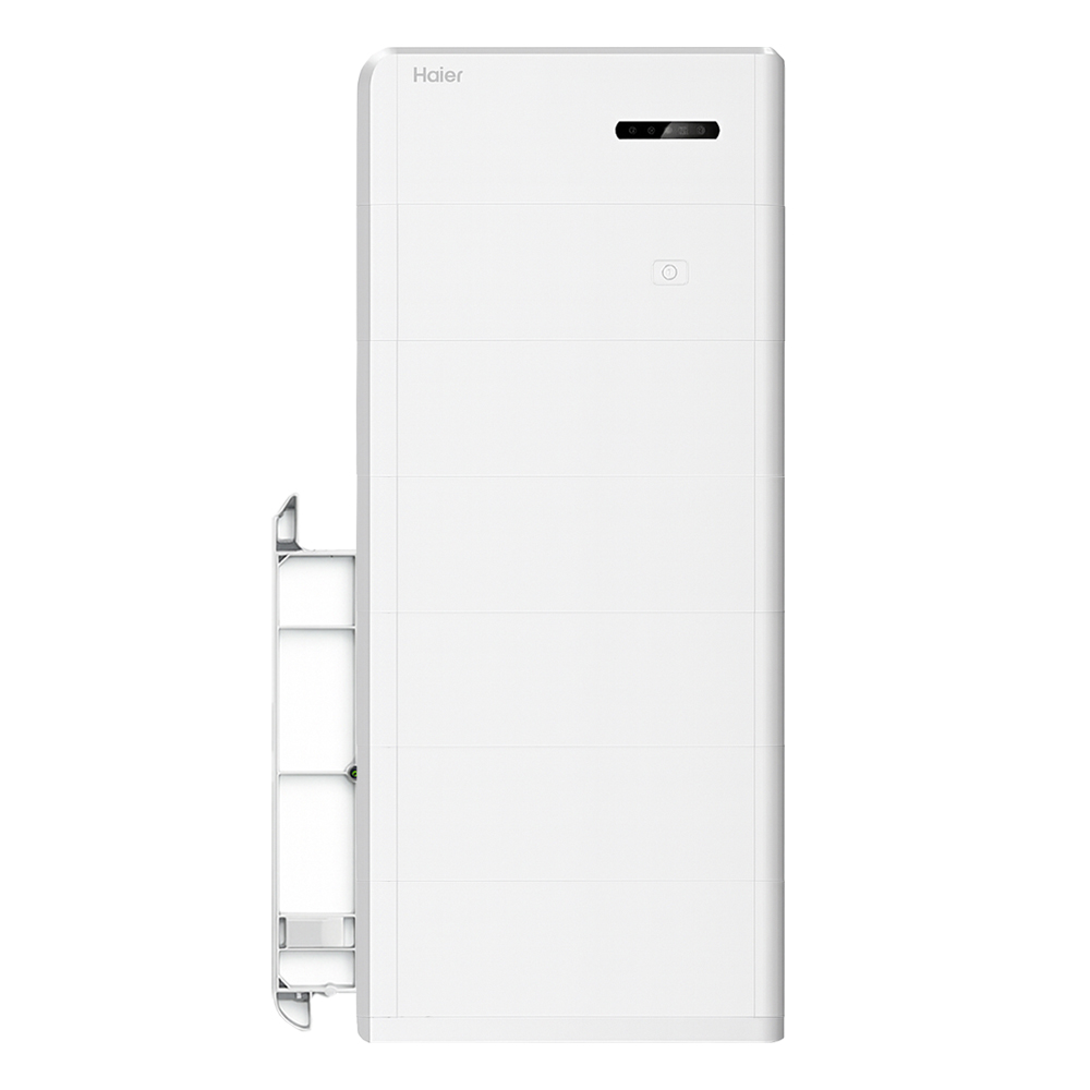 Weißes Haier Smart Cube Speichersystem mit Smart Cube Wechselrichter, DC-Ladegerät, 5 Batteriemodulen und Montagekit
