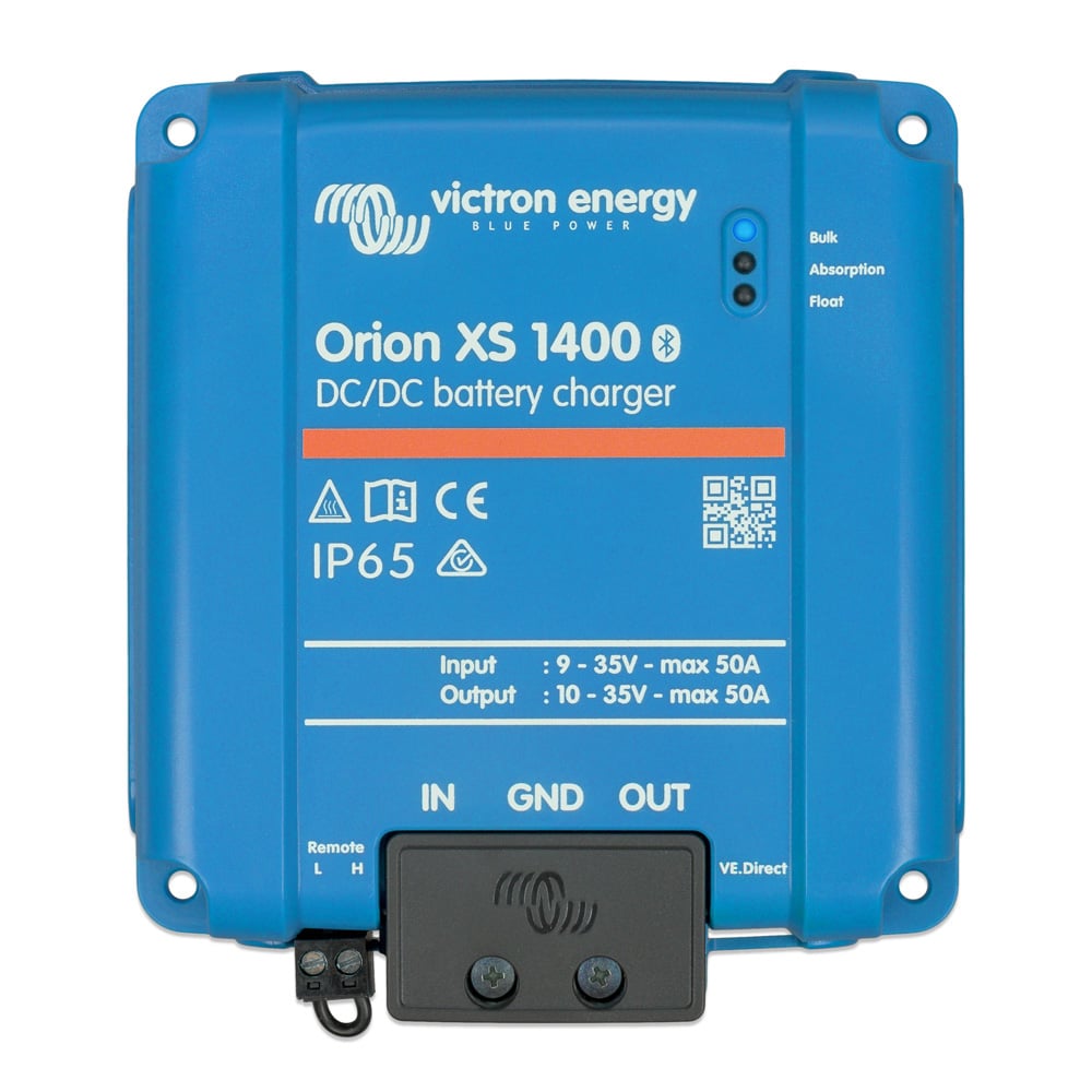 Frontansicht: blauer Victron Orion XS 1400 DC-DC Baterieladegerät 12V 24V mit Montagelöchern