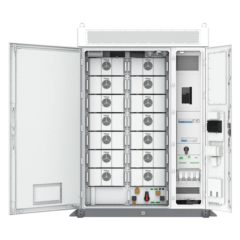 Geöffnete Frontansicht: AELIO-B200 Energy Storage mit Batteriemodulen, Lüftern, Schaltern und Anschlüssen