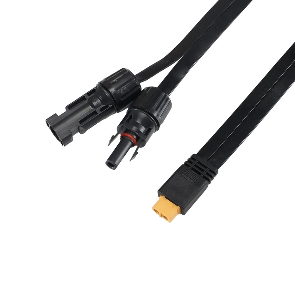 Nahaufnahme der schwarzen Stecker des superflachen 2,5 m XT60-zu-MC4 Verbindungskabels; 4mm² Kabel auf weißem Hintergrund