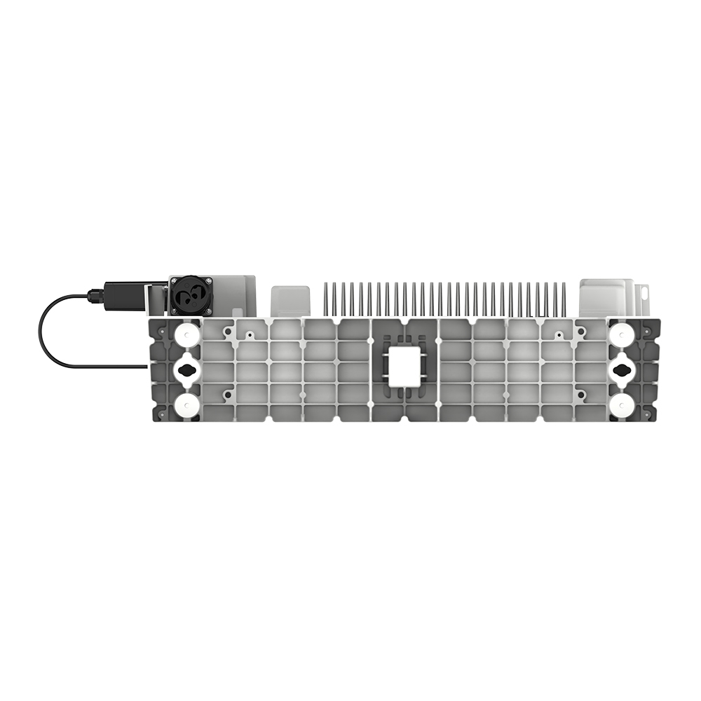 Unterseite des weißen Solax X1-IES-4.6K Inverters: Schwarzes Anschlusskabel links, Verbindungen für Batterie