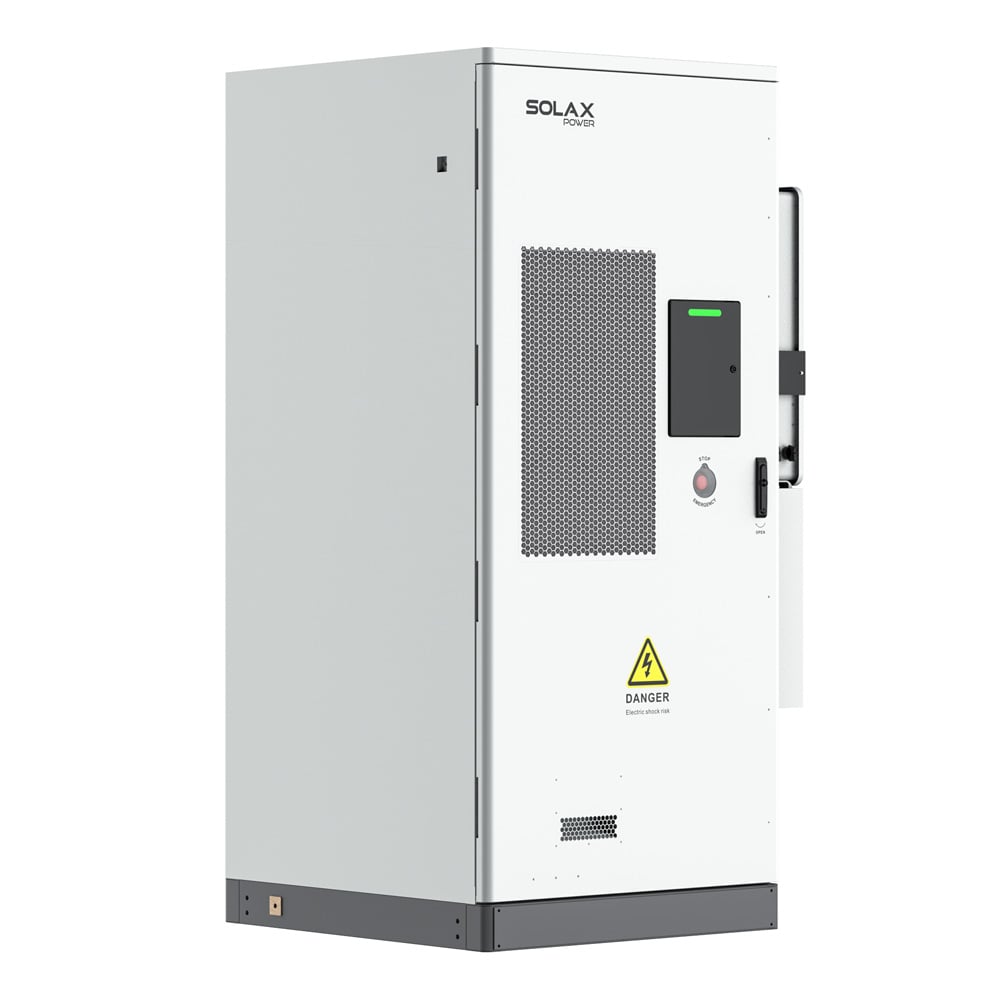 Schrägansicht von links: weißer Solax AELIO-B100 Energy Storage mit Lüftungsgitter und Stop-Knopf