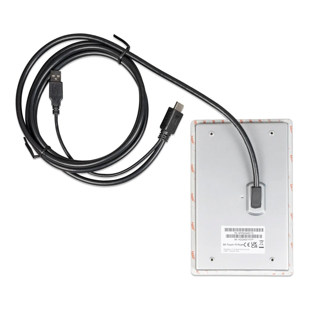 Rückansicht: GX Touch Flush Display mit eingestecktem Kabel mit HDMI und USB-Stecker und Montagelöchern